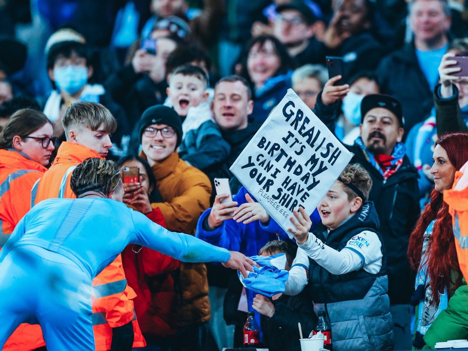 这使得他在 这使得他在